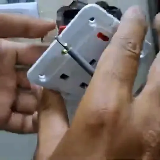 طريقة تركيب فيش الكهرباء - فني كهربائي بجدة