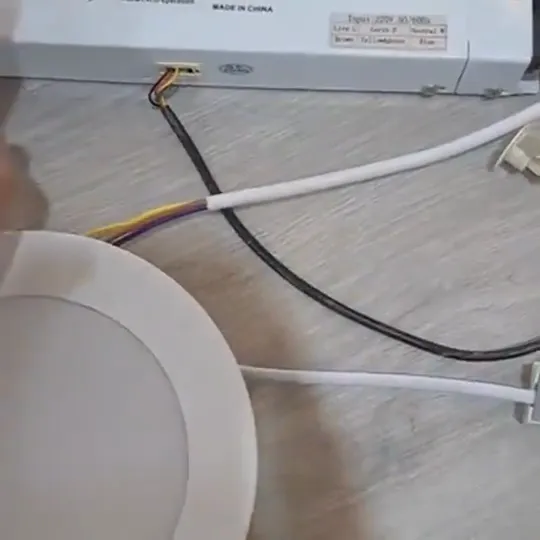 تركيب بطارية الطواريء Emergency power pack - فني كهربائي بجدة