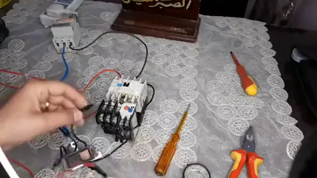 الكونتاكتور - فني كهربائي بجدة